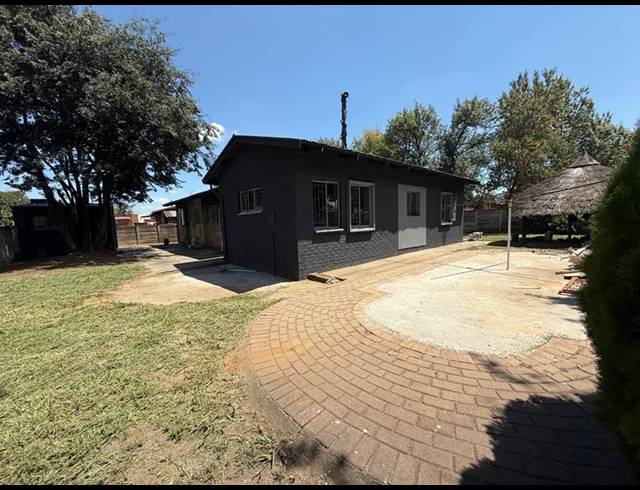 4 BEDROOM HOUSE FOR SALE IN VANDERBIJLPARK CW 5